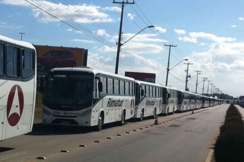 Espera por ônibus da empresa dá direito a hora extra