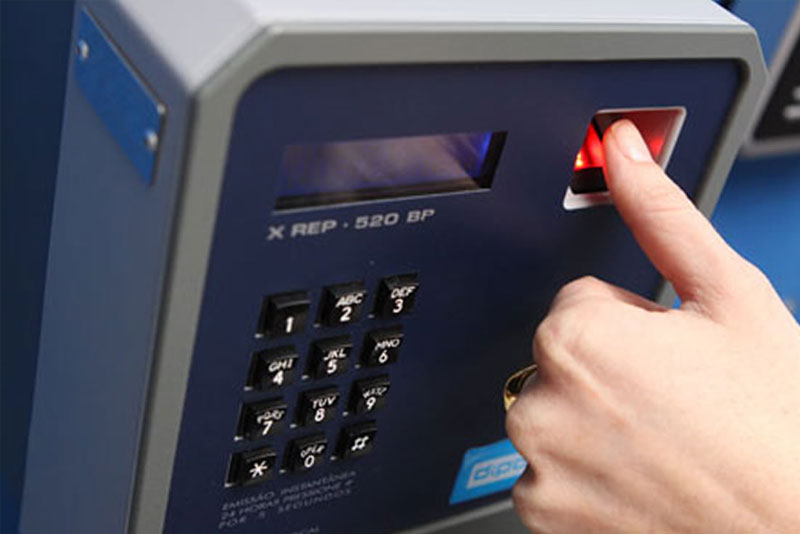 Empresas são obrigadas a adotar novo ponto eletrônico