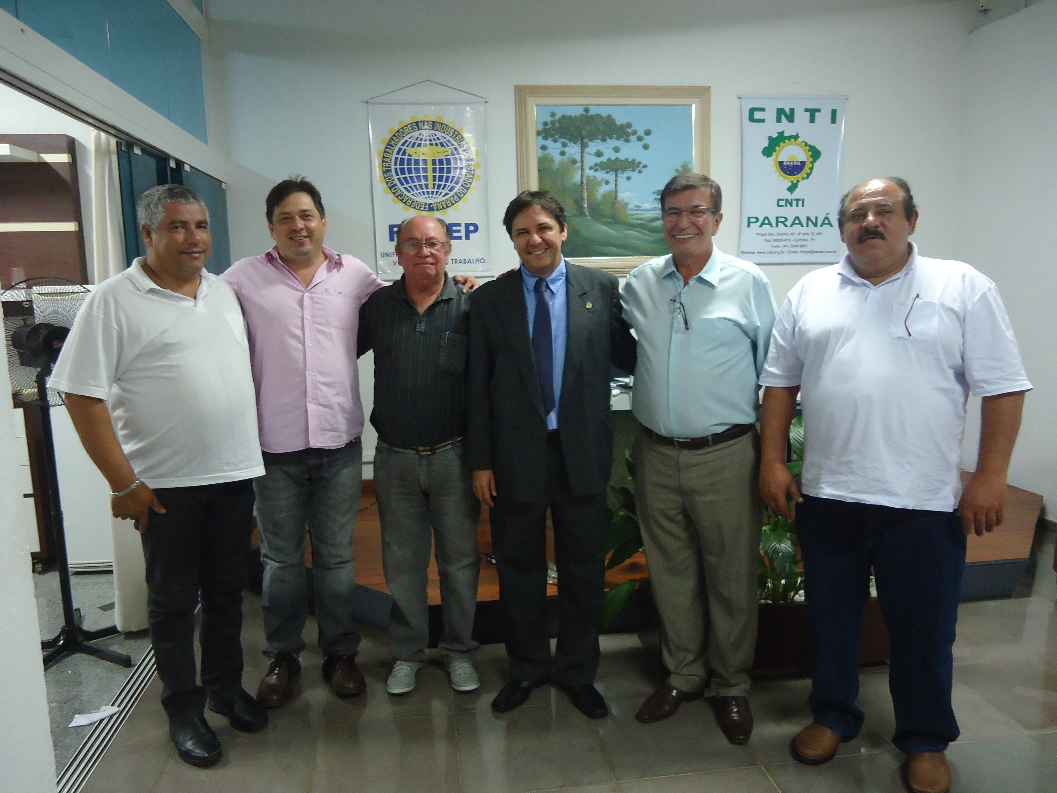 Deputado visita FETIEP e defende a institucionalidade democrática