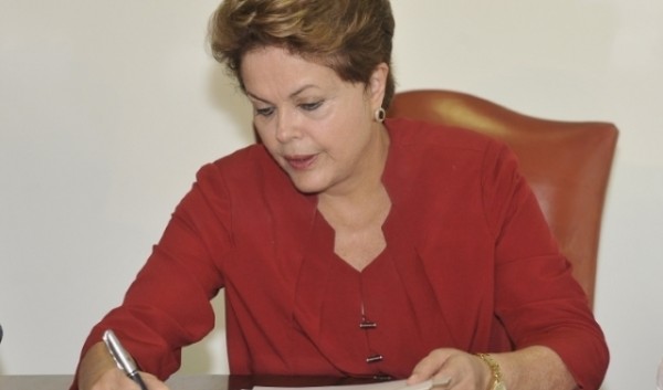 Dilma veta elevar de 70 para 75 anos aposentadoria no serviço público