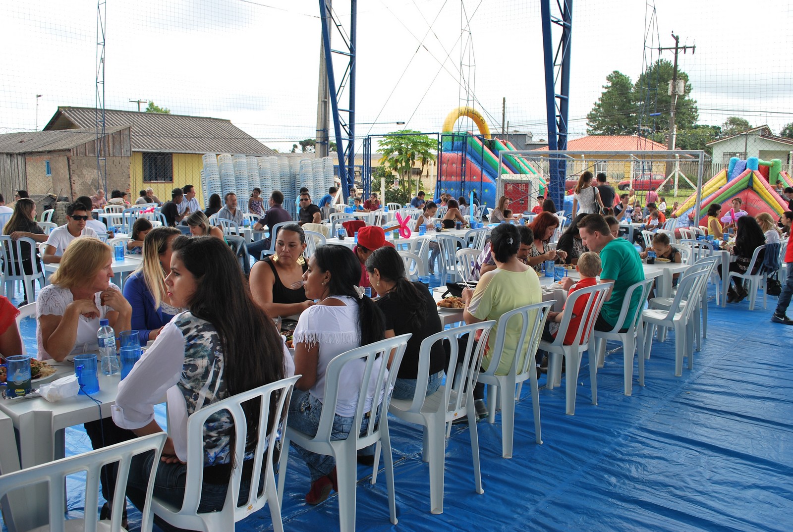 Grandiosa Festa do Trabalhador comemora também os 60 Anos do STIQFEPAR