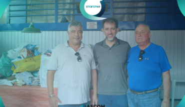 Imagem mostra o presidente do Stiqfepar, Francisco Sobrinho, o vereador Marcos Vieira e o presidente do IAB, Luiz Antonio, na festa de aniversario do Chico.